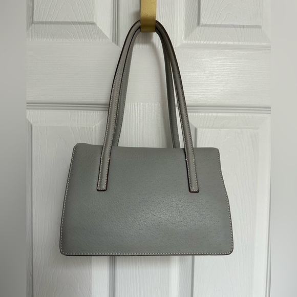 Beautiful authentic Salvatore Ferragamo grey shoulder bag - Picture 3 of 11